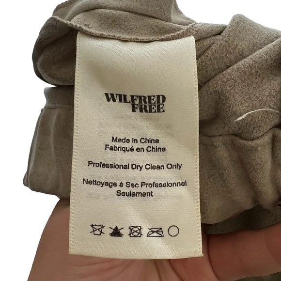 Wilfred Free Aritzia • Vegan Suede Lis Skirt - Picture 4 of 10